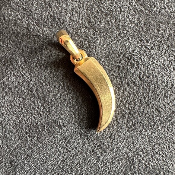 David Yurman Petrvs Claw Amulet Pendant in 18K Yellow Gold & Emeralds - Picture 9 of 16